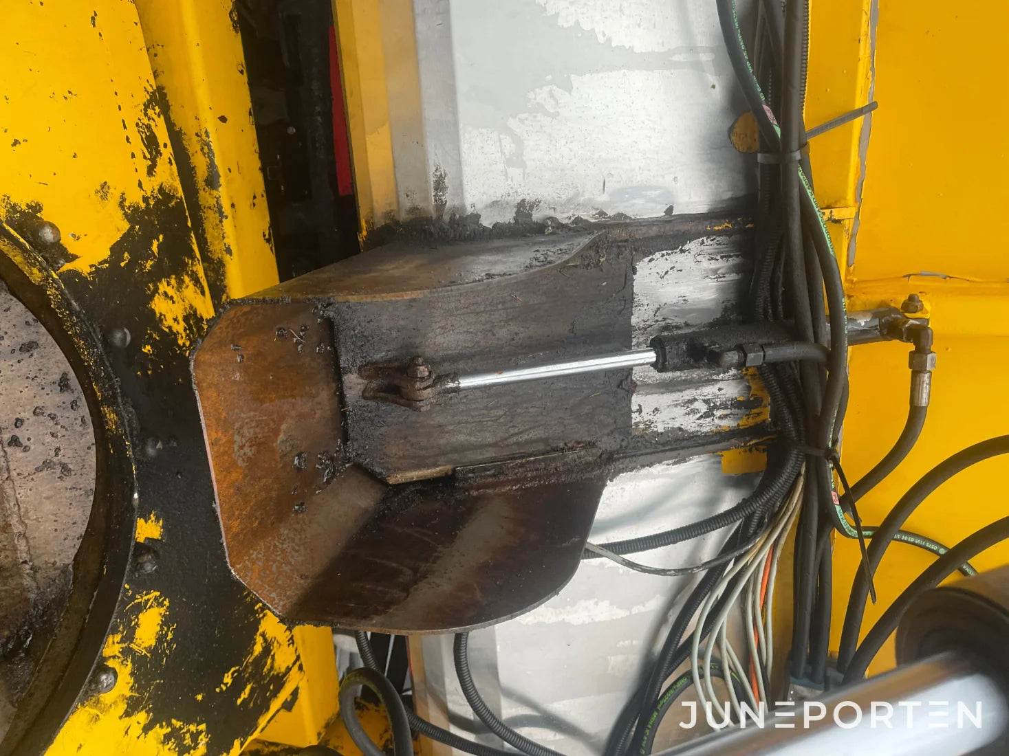 Asfaltsflak med Sprider M-25