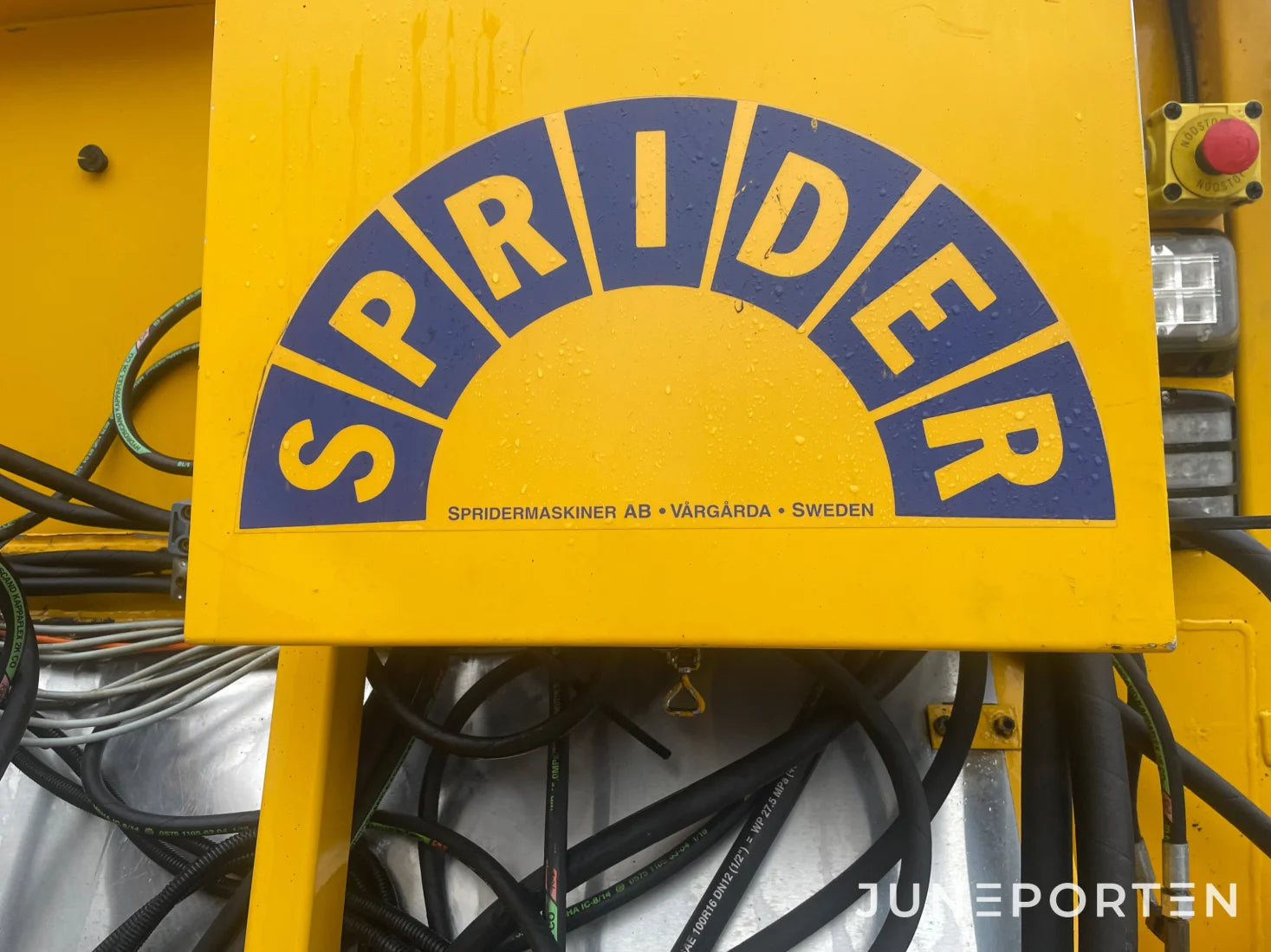 Asfaltsflak med Sprider M-25