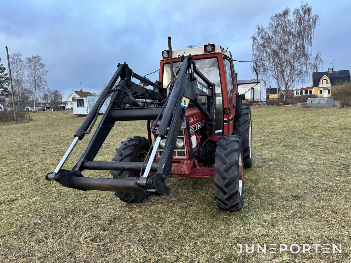 Case IH 585XL 4WD med lastare