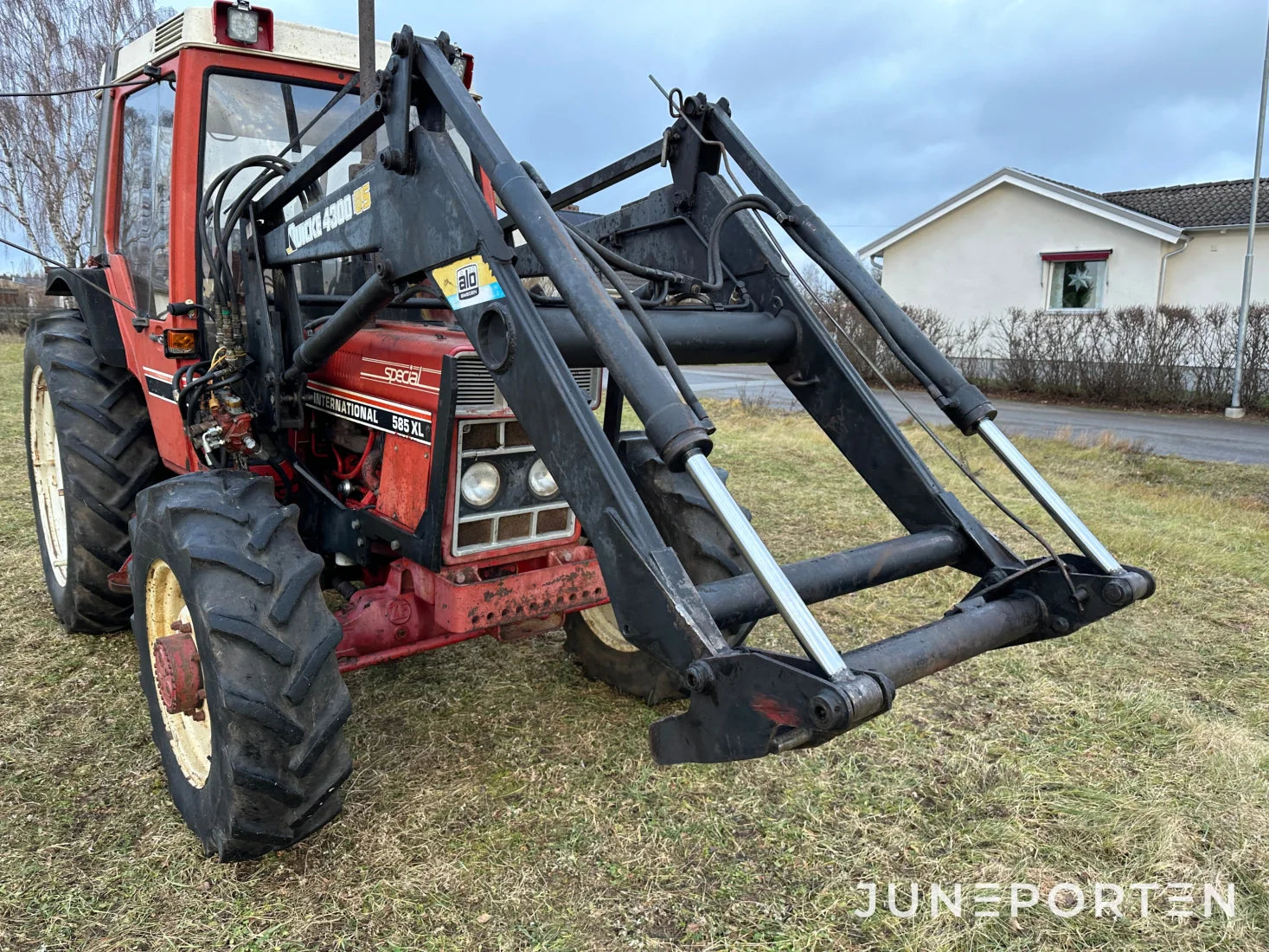 Case IH 585XL 4WD med lastare