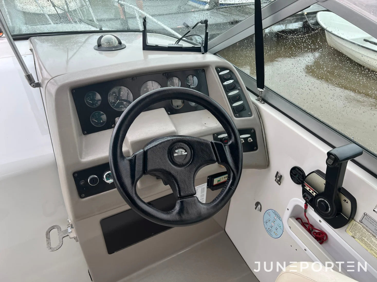 Chaparral Signature 240