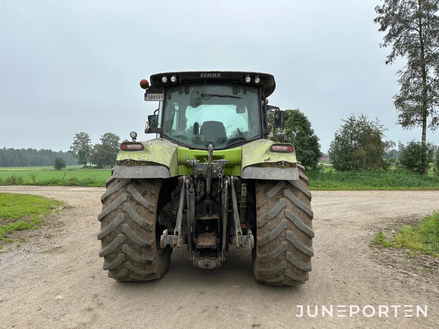 Claas Arion 650 med lastare