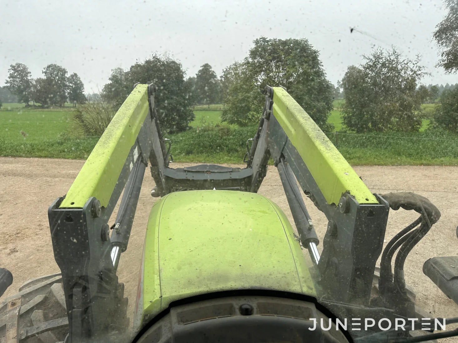 Claas Arion 650 med lastare