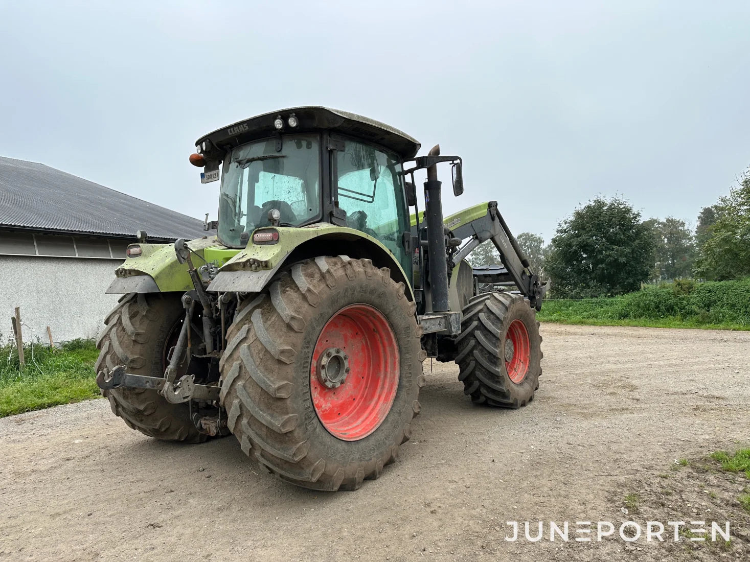 Claas Arion 650 med lastare