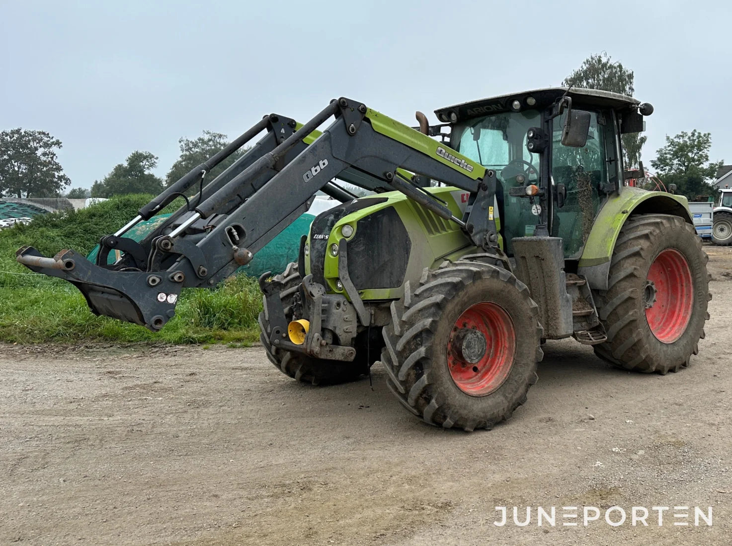 Claas Arion 650 med lastare