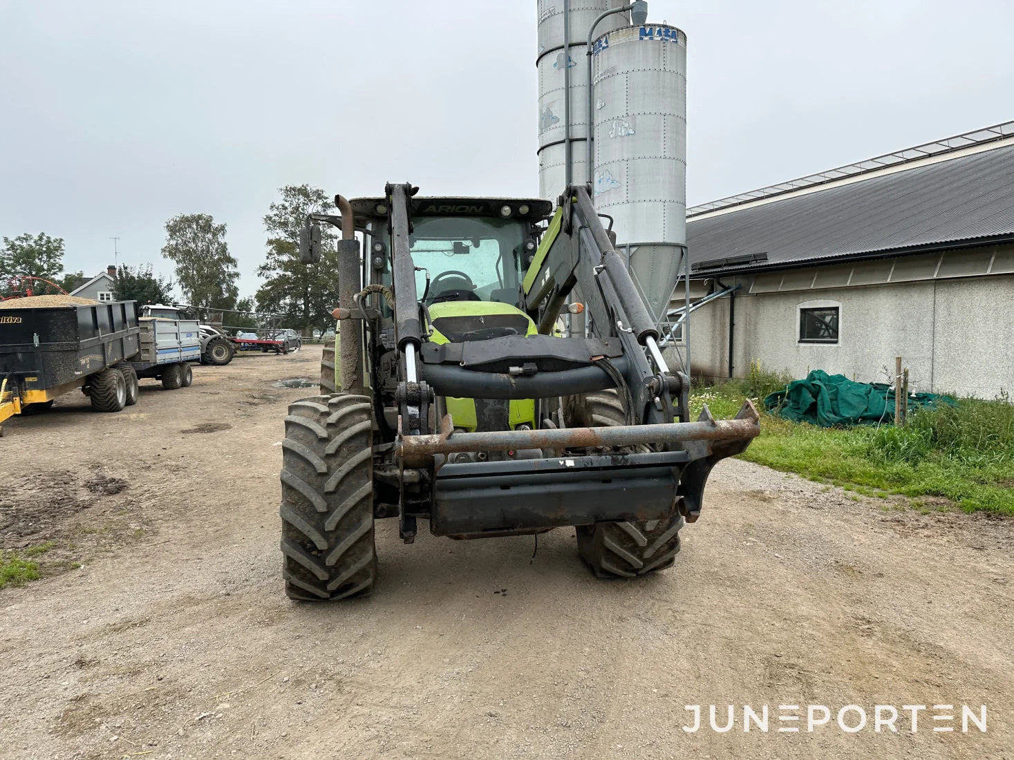 Claas Arion 650 med lastare