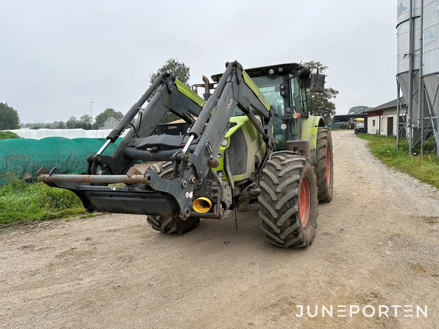 Claas Arion 650 med lastare