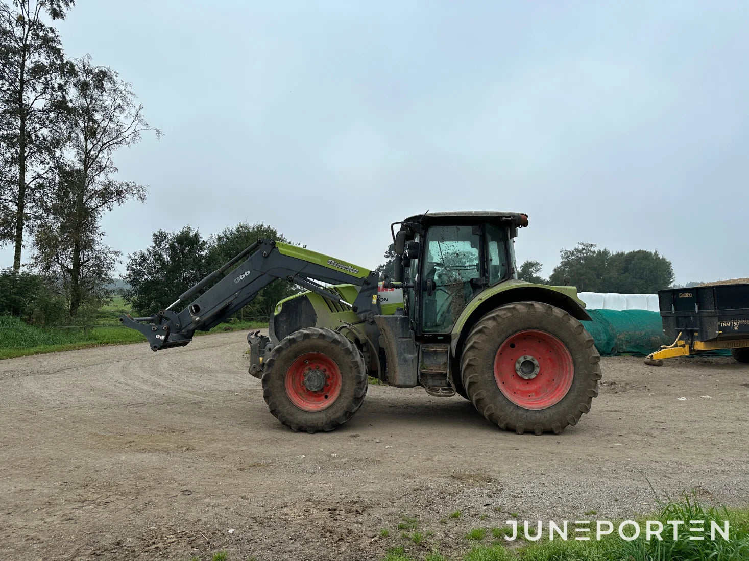 Claas Arion 650 med lastare