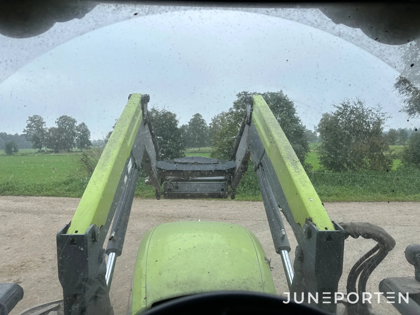 Claas Arion 650 med lastare