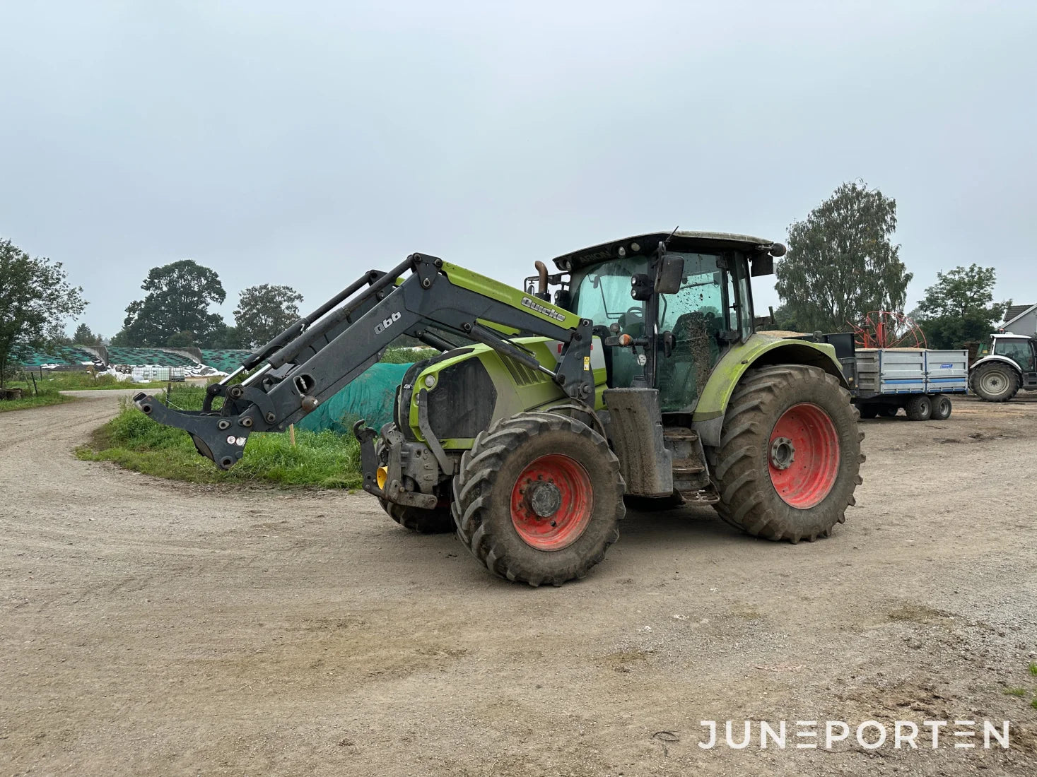 Claas Arion 650 med lastare