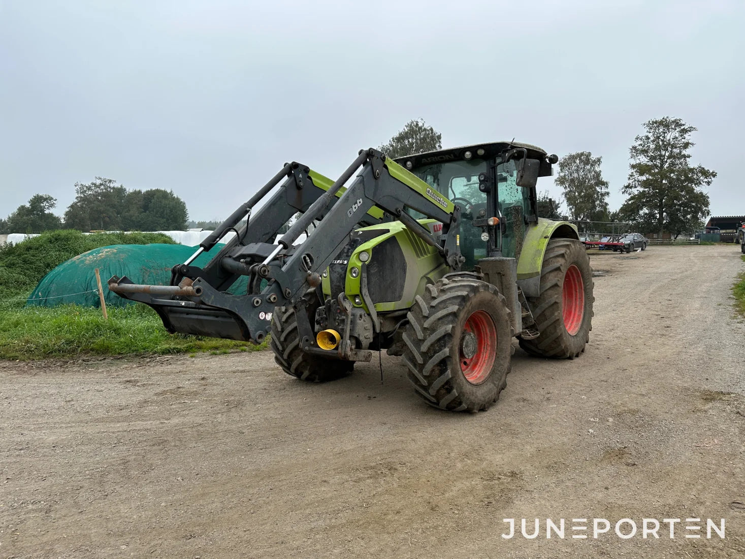 Claas Arion 650 med lastare