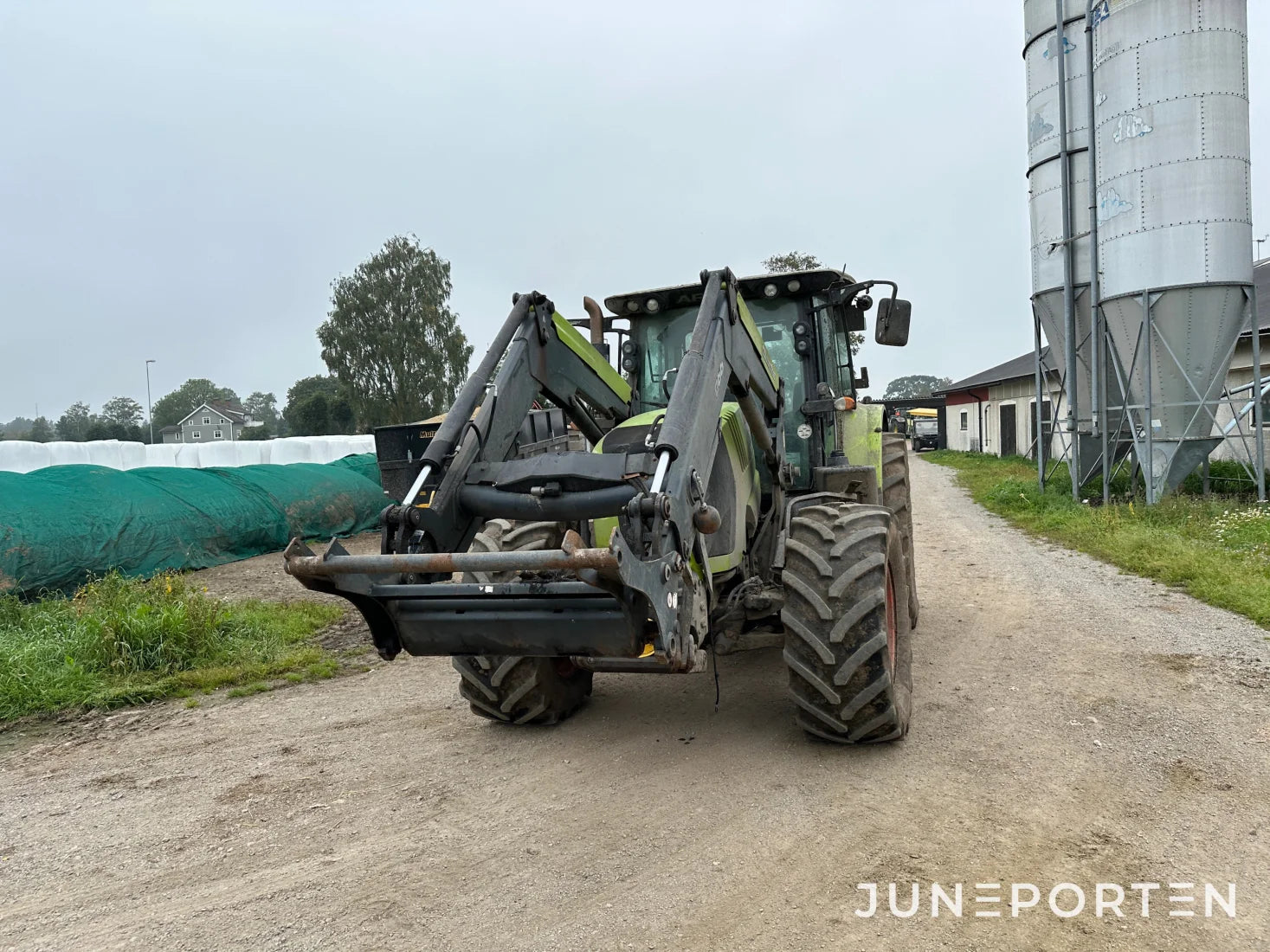 Claas Arion 650 med lastare