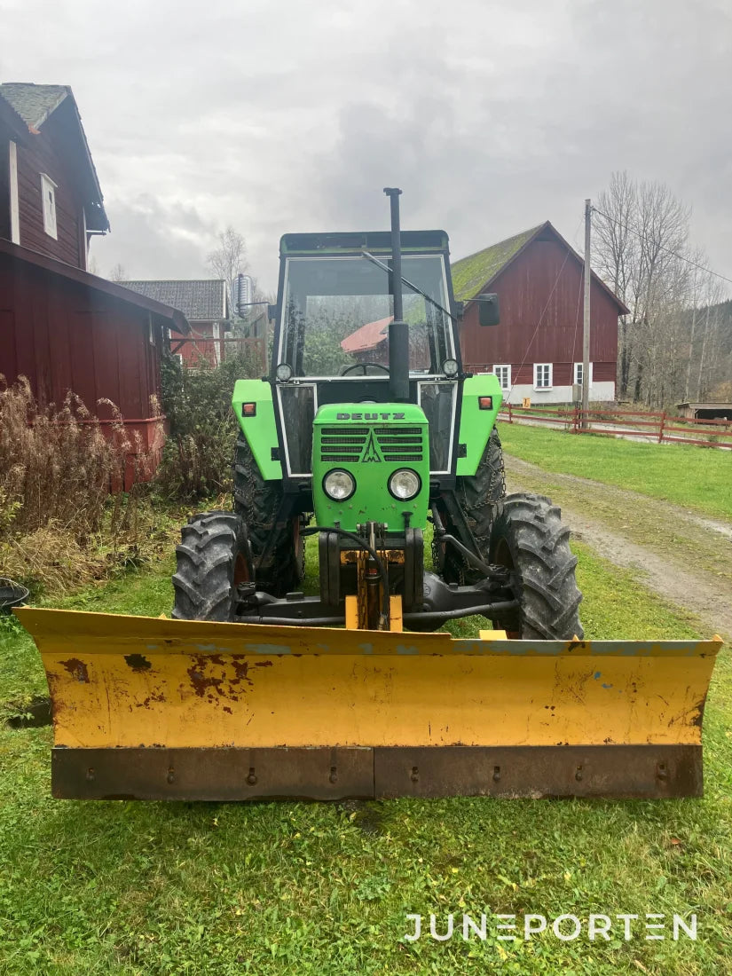 Deutz-Fahr D 7206 A med snöblad