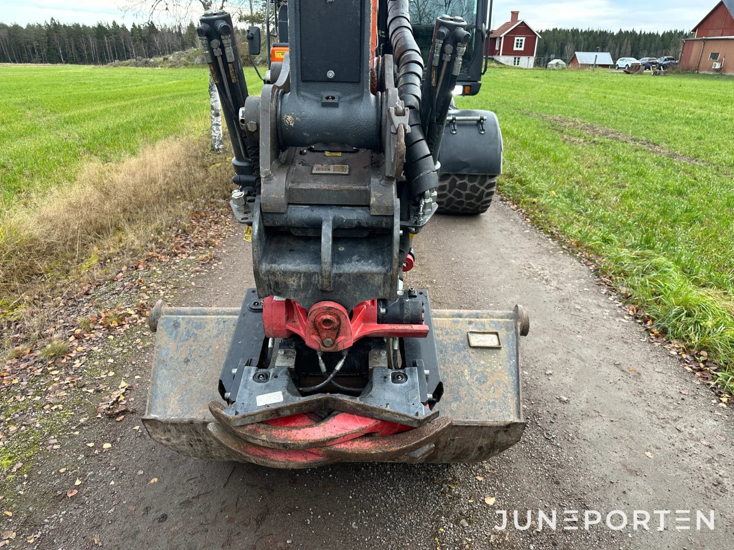 Hjulgrävare Doosan DX140W med dumpervagn