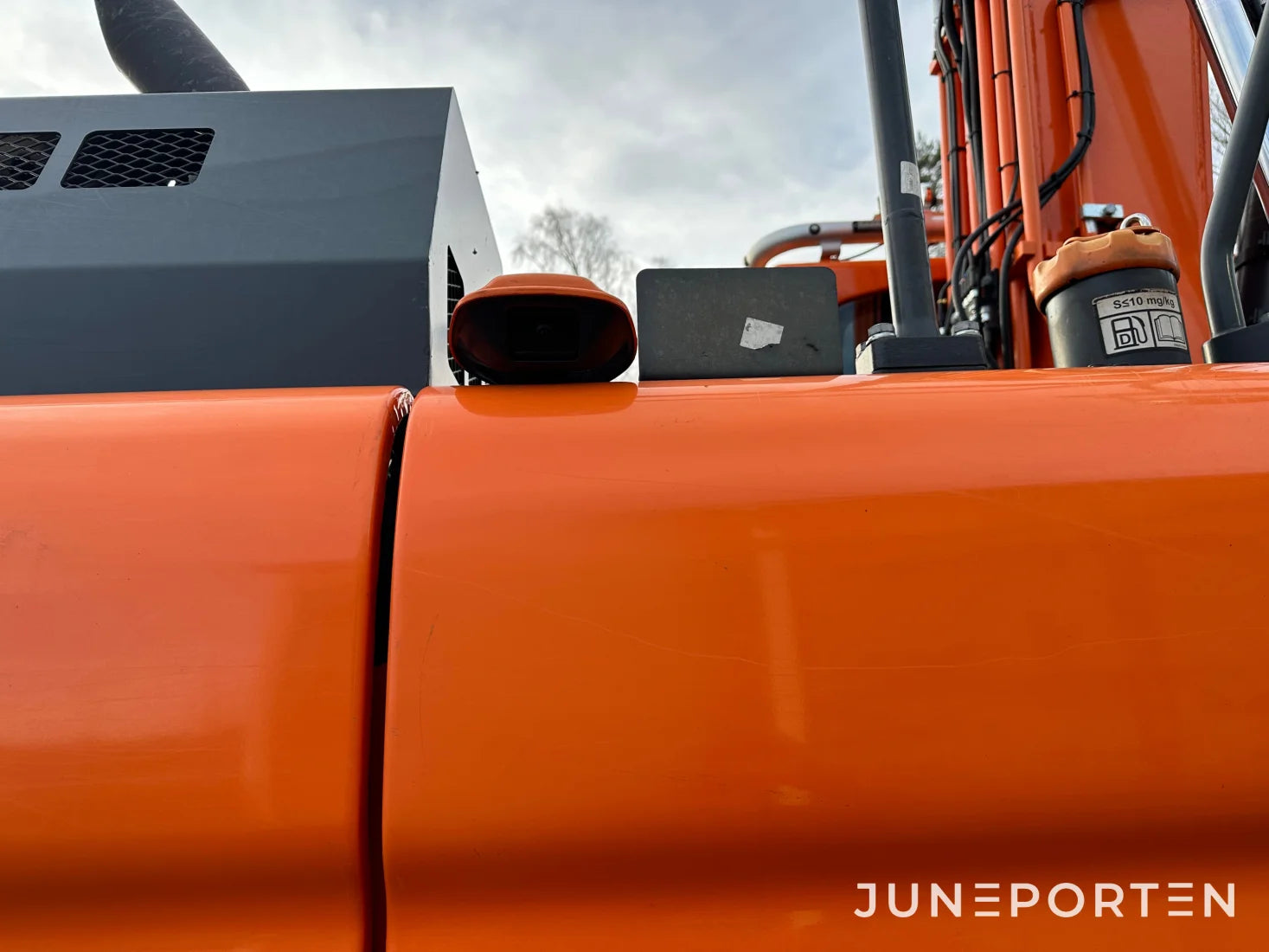 Hjulgrävare Doosan DX140W med dumpervagn