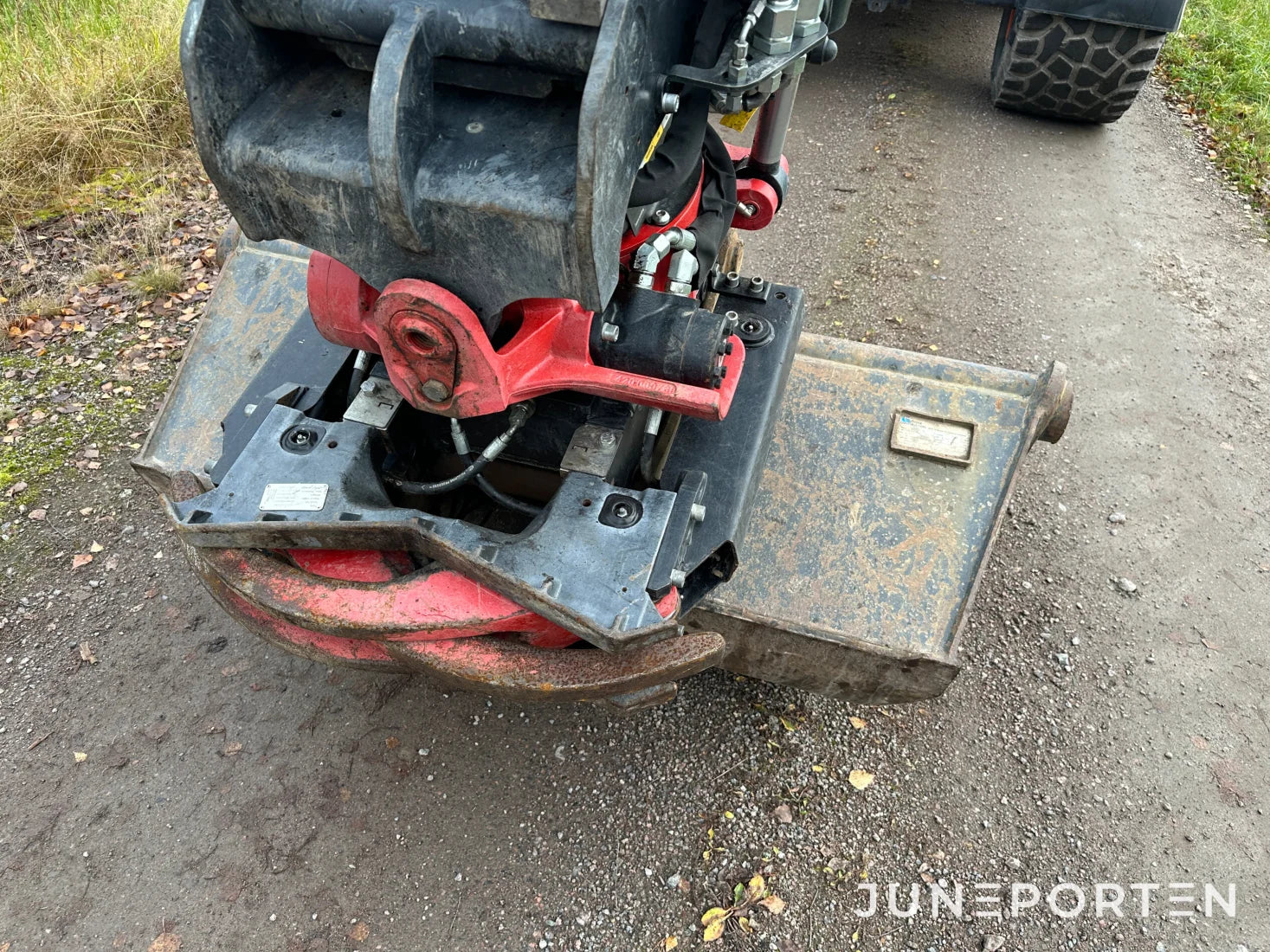 Hjulgrävare Doosan DX140W med dumpervagn