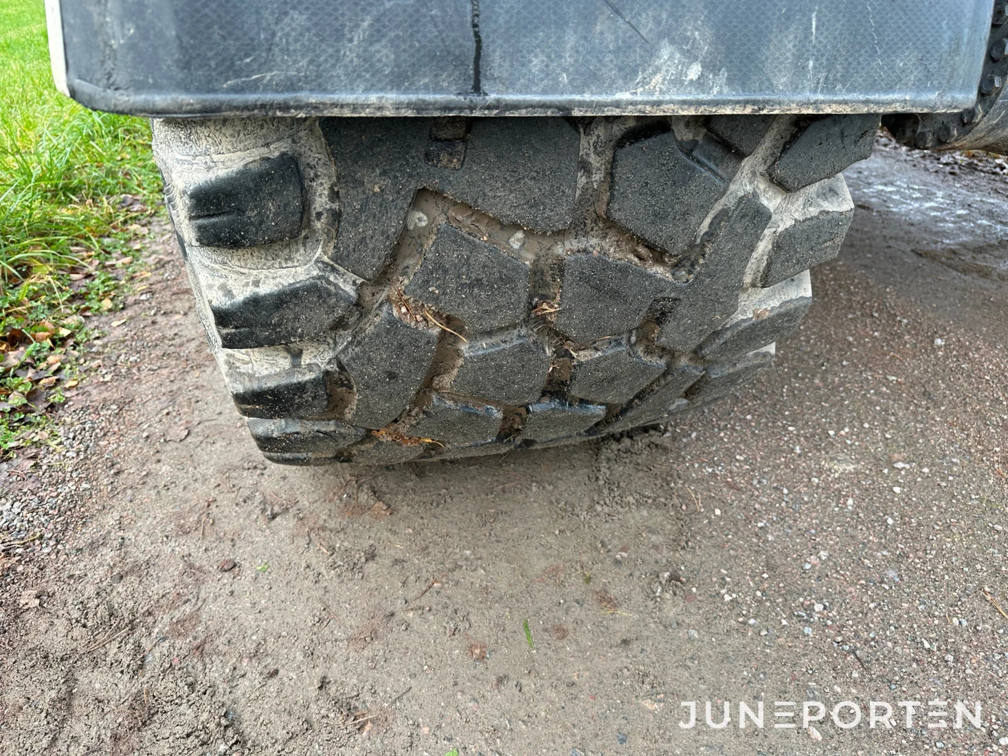 Hjulgrävare Doosan DX140W med dumpervagn