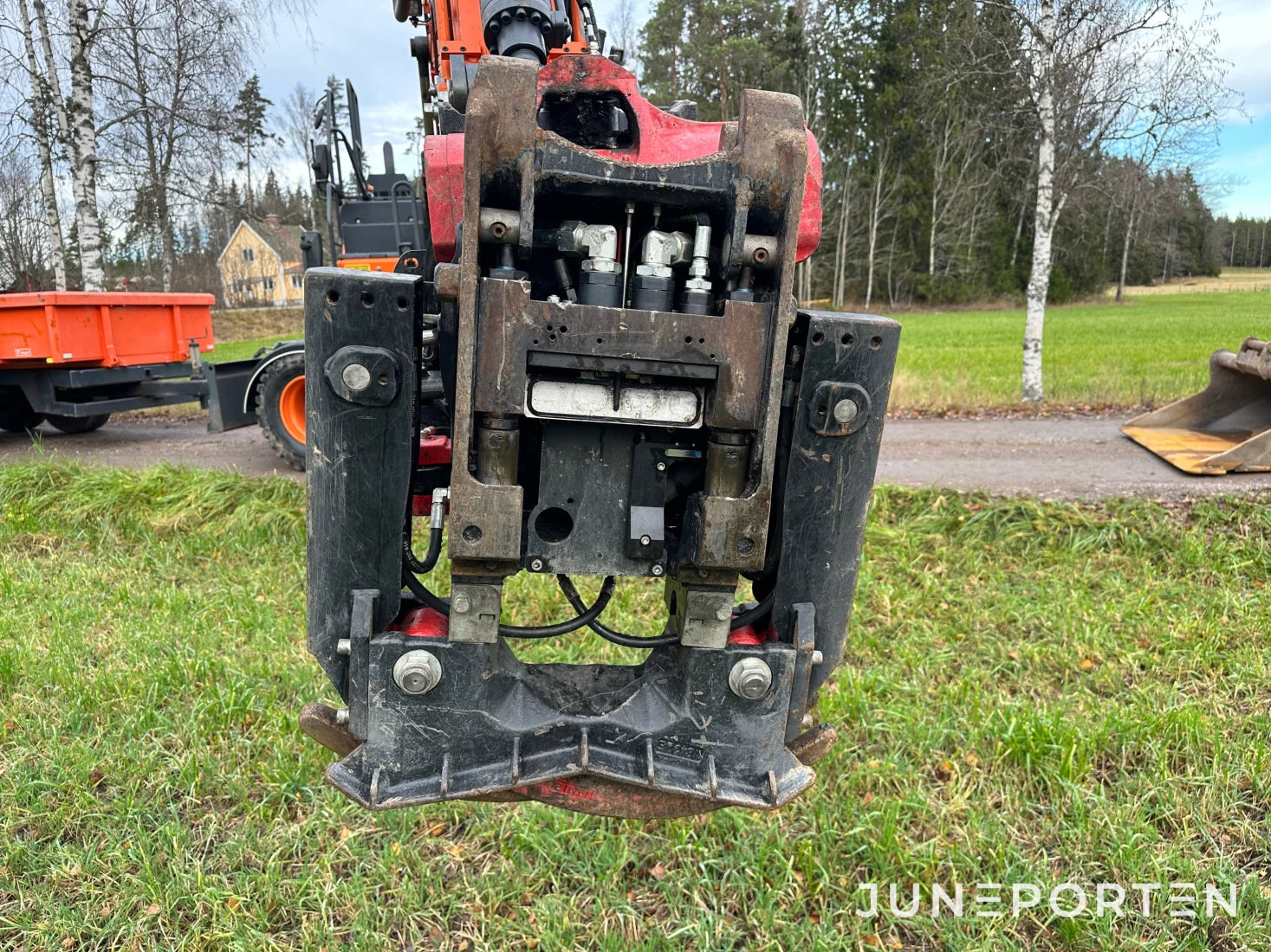 Hjulgrävare Doosan DX140W med dumpervagn