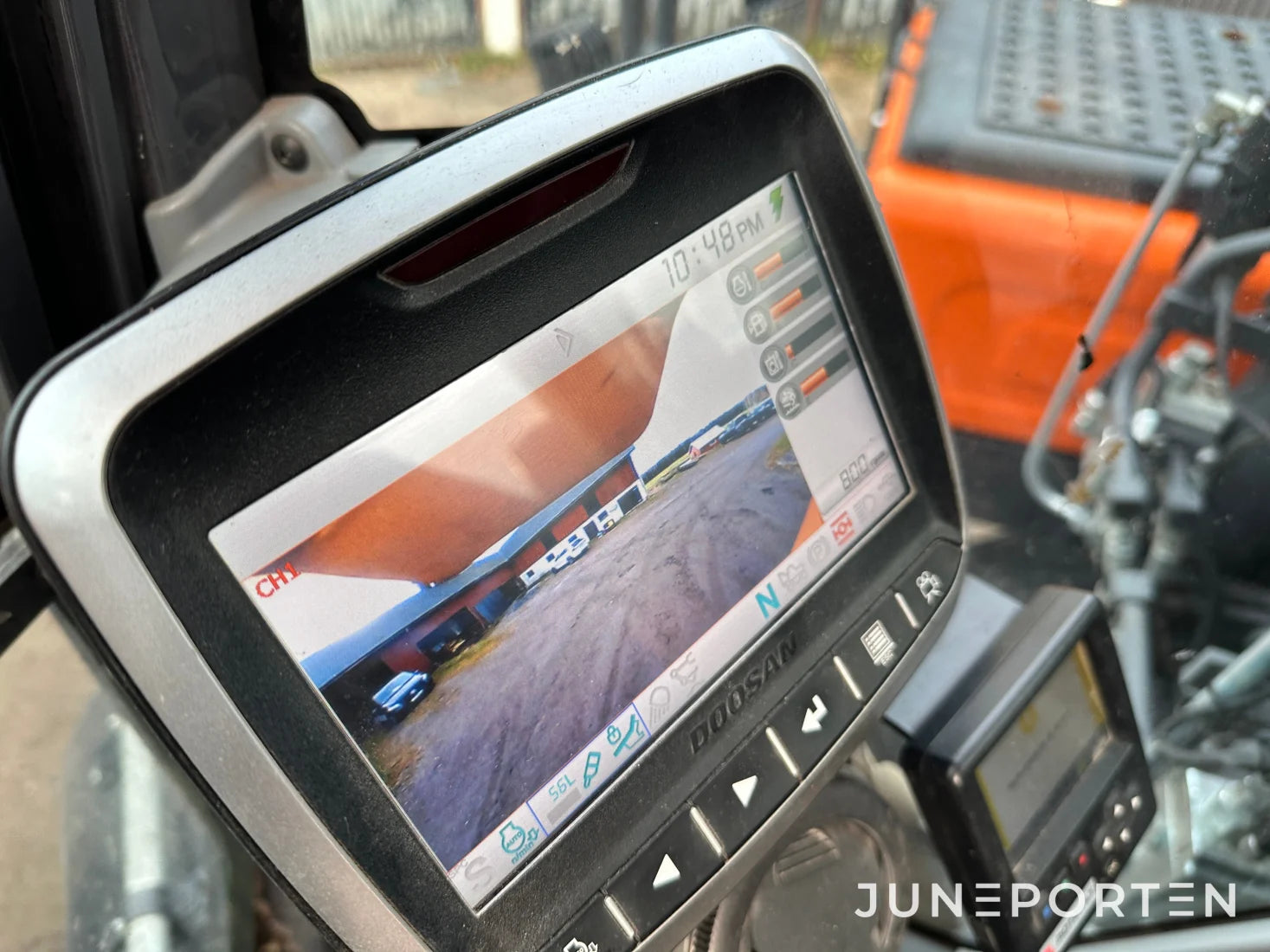 Hjulgrävare Doosan DX140W med dumpervagn