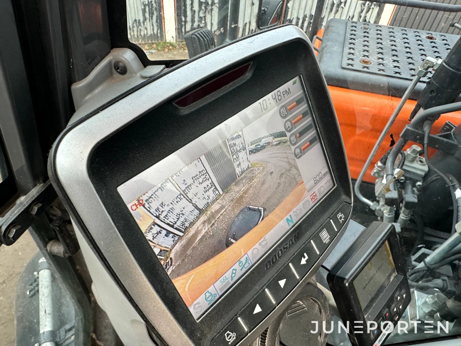 Hjulgrävare Doosan DX140W med dumpervagn