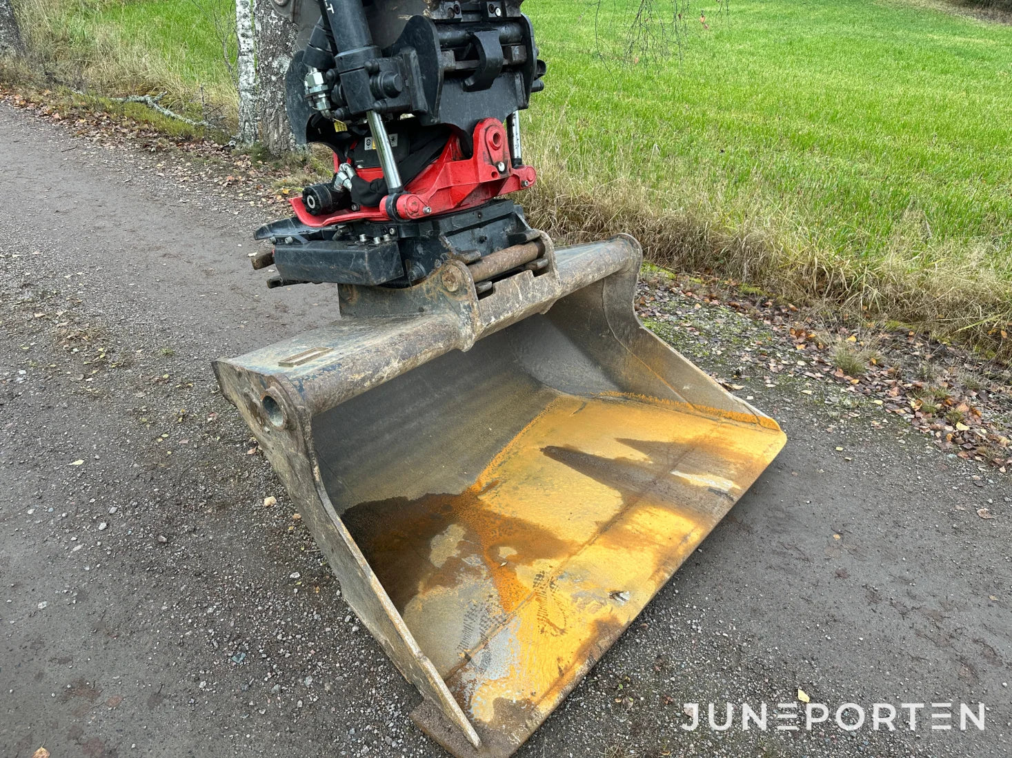 Hjulgrävare Doosan DX140W med dumpervagn