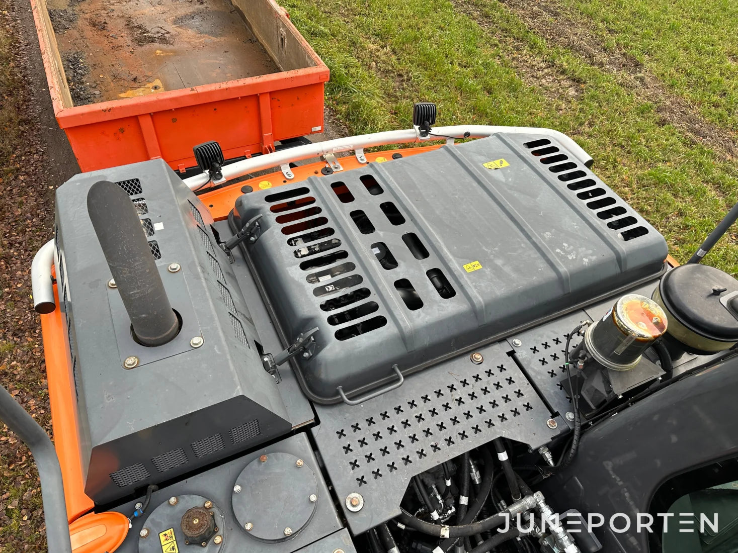 Hjulgrävare Doosan DX140W med dumpervagn