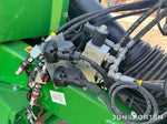 Fyrkantspress John Deere L1524H med vagn