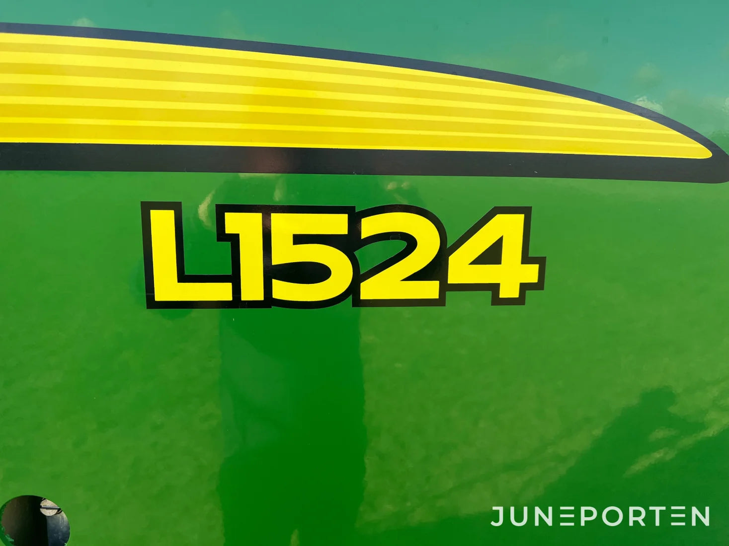 Fyrkantspress John Deere L1524H med vagn