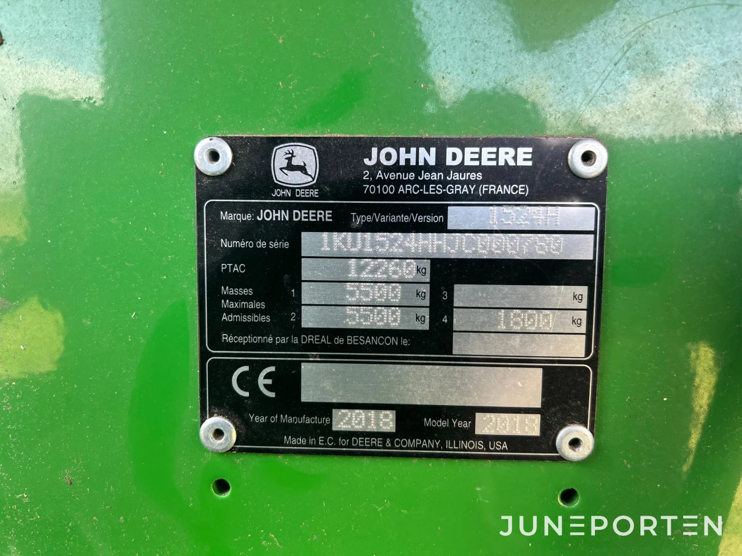 Fyrkantspress John Deere L1524H med vagn