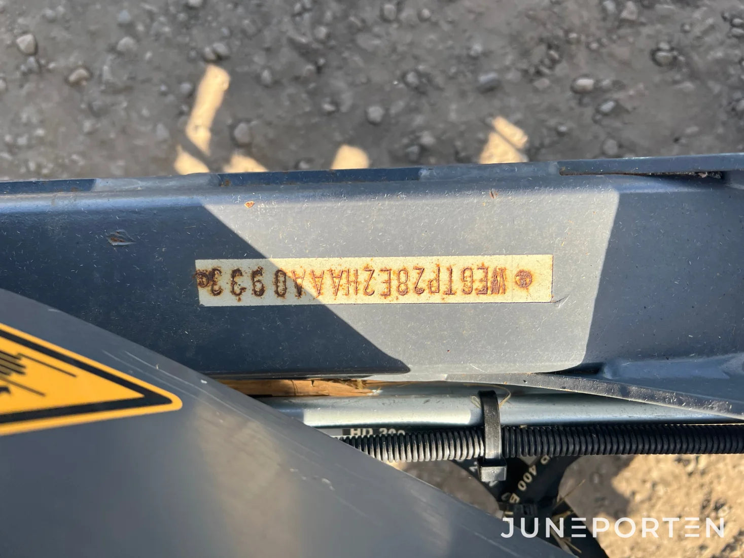 Fyrkantspress John Deere L1524H med vagn