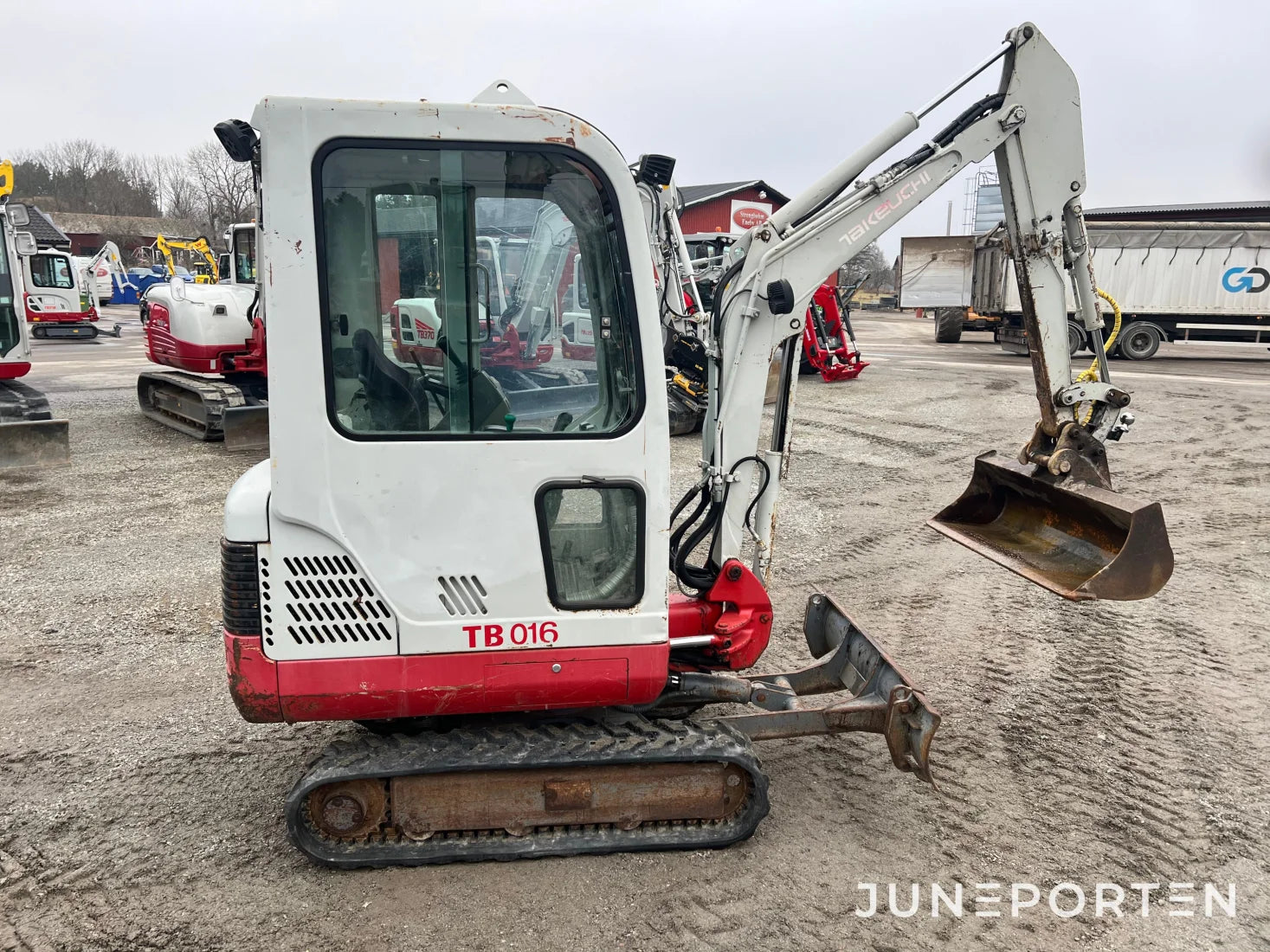 Grävmaskin Takeuchi TB016