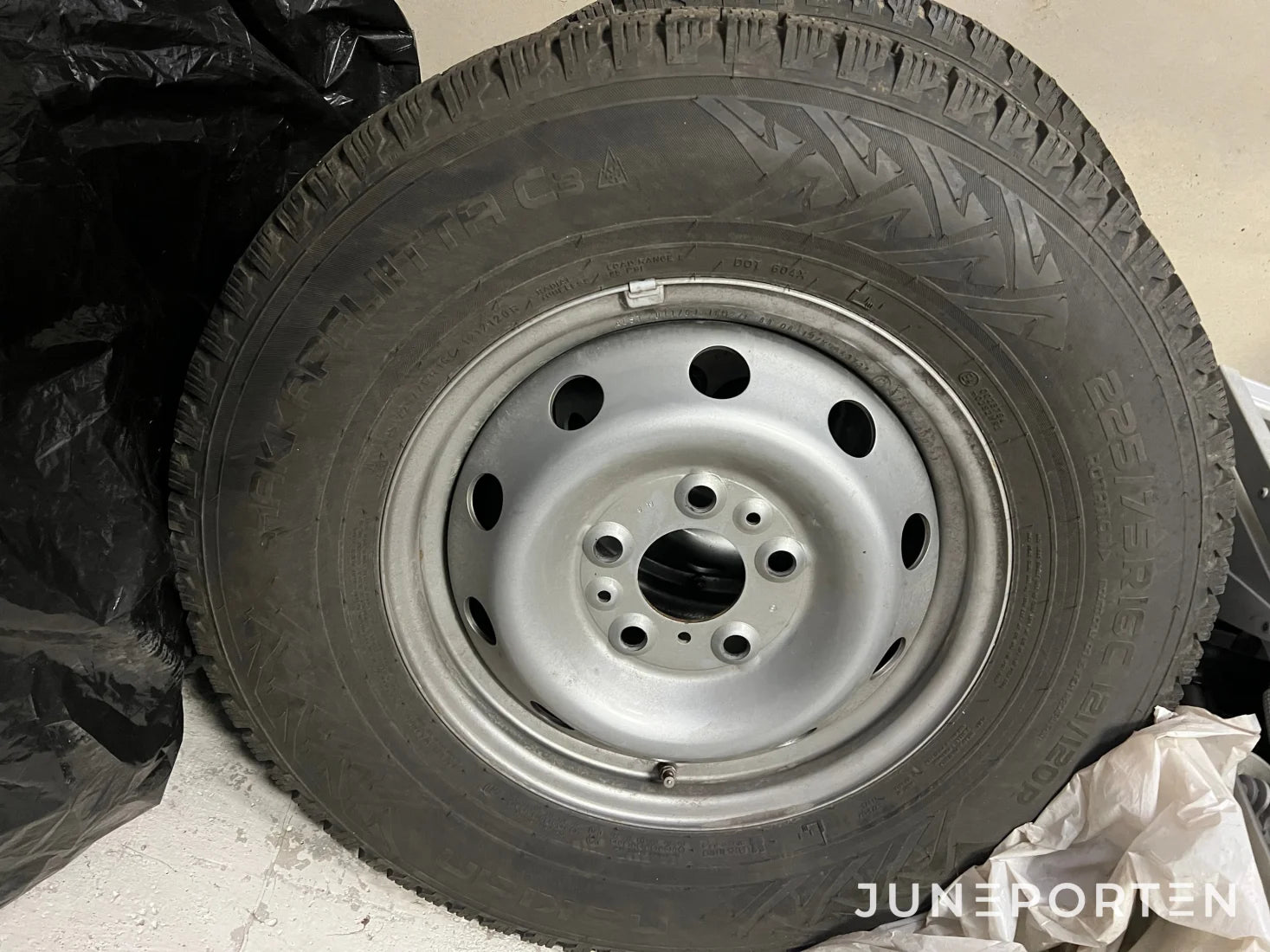 Vinterhjul Hakkapeliitta 225 / 75 - R16C med fälg