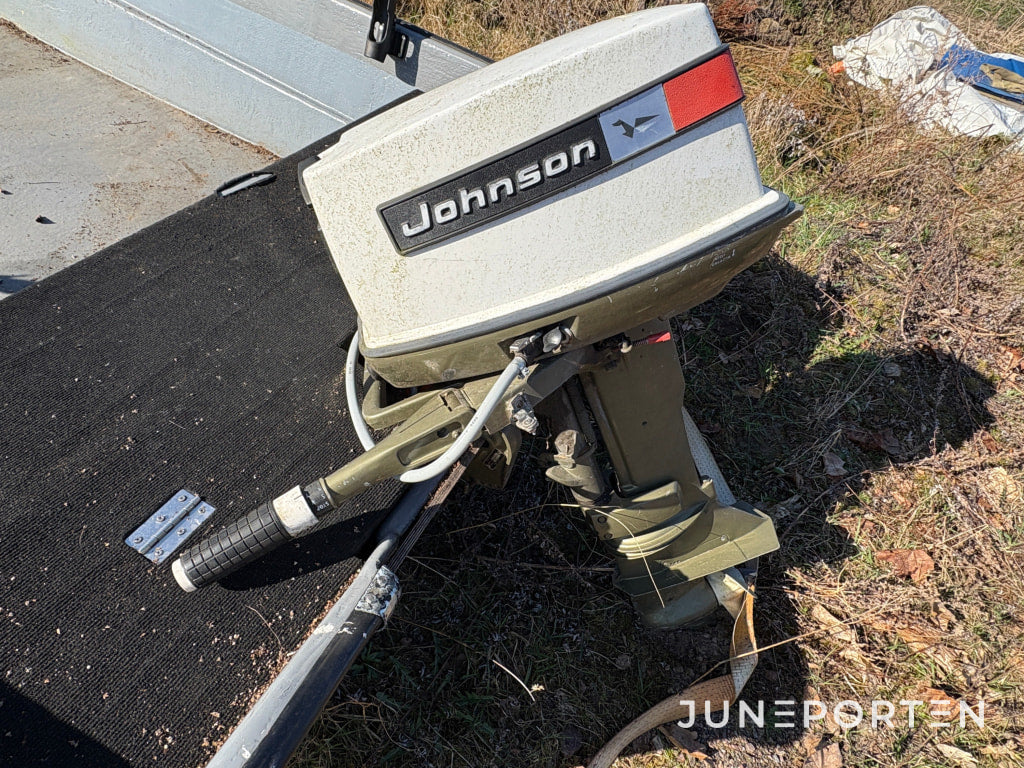 Båt med 25hk Johnson