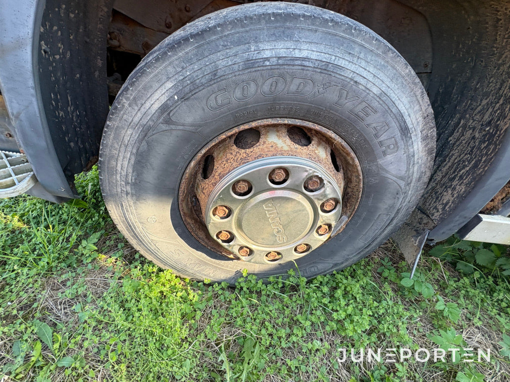 Scania Lastbil med lastväxslarflak