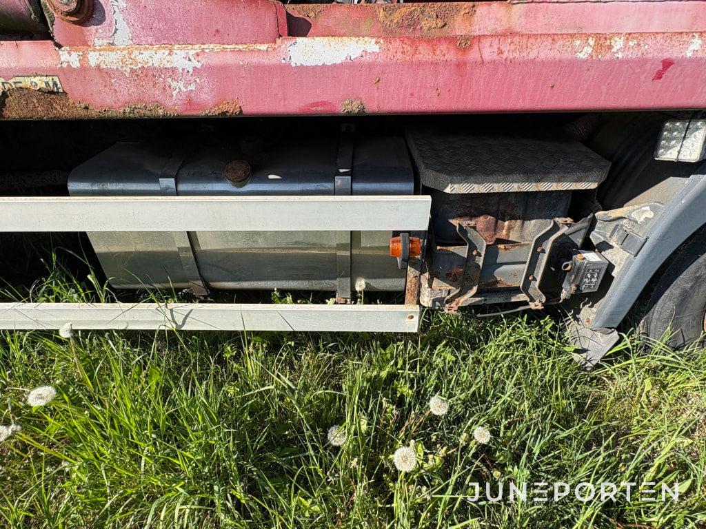 Scania Lastbil med lastväxslarflak