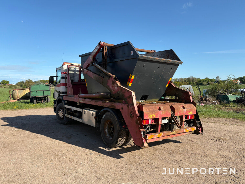 Scania Lastbil med lastväxslarflak