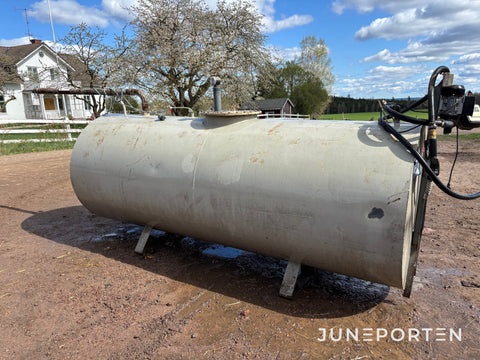 Dieseltank med pump