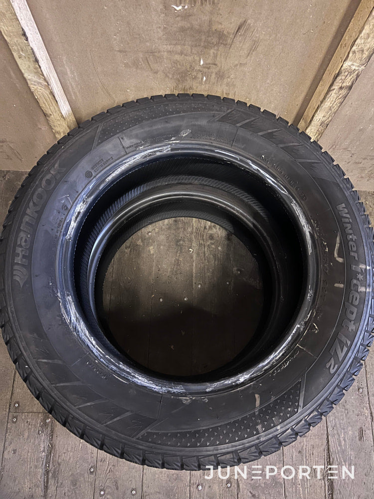 2x Hankook Winter i*cept iZ2 + 2x Goodyear UltraGrip – 215/65 R17