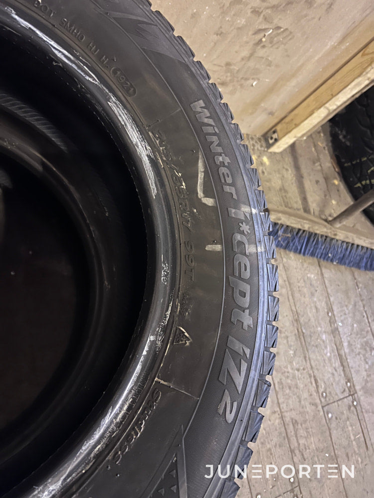 2x Hankook Winter i*cept iZ2 + 2x Goodyear UltraGrip – 215/65 R17