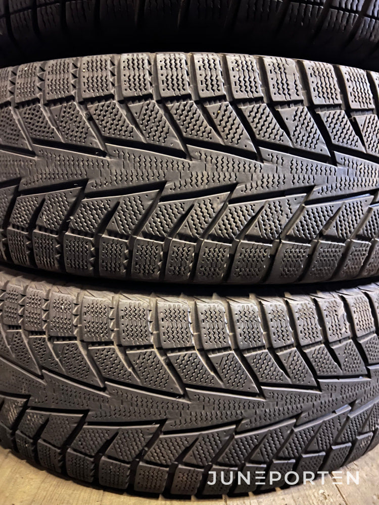 2x Hankook Winter i*cept iZ2 + 2x Goodyear UltraGrip – 215/65 R17