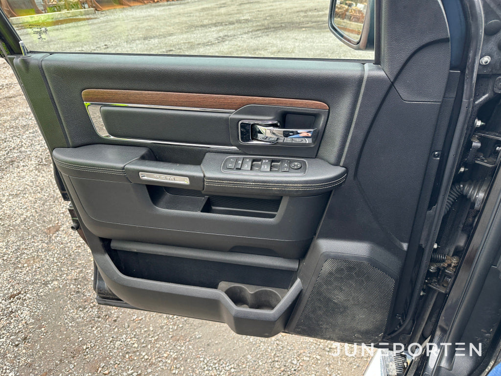 DODGE RAM 1500 LARAMIE