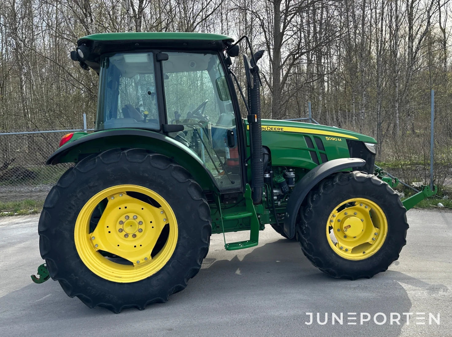 John Deere 5090M med frontlyft