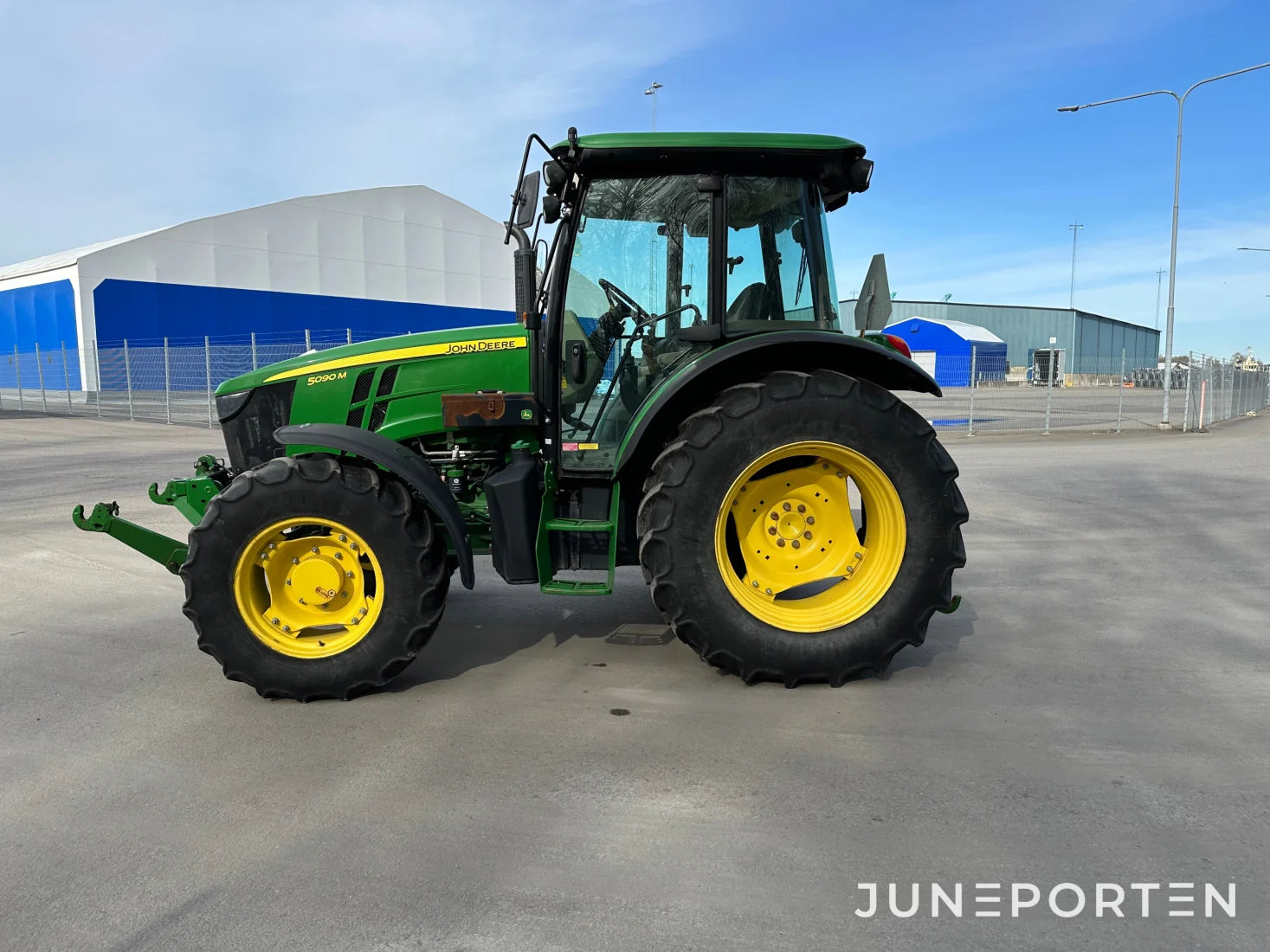 John Deere 5090M med frontlyft