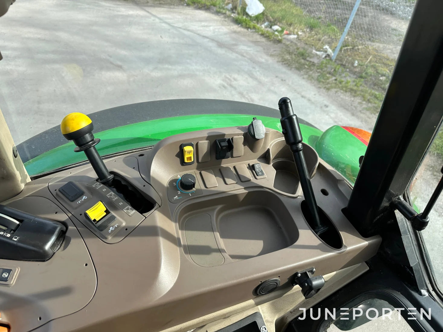 John Deere 5090M med frontlyft