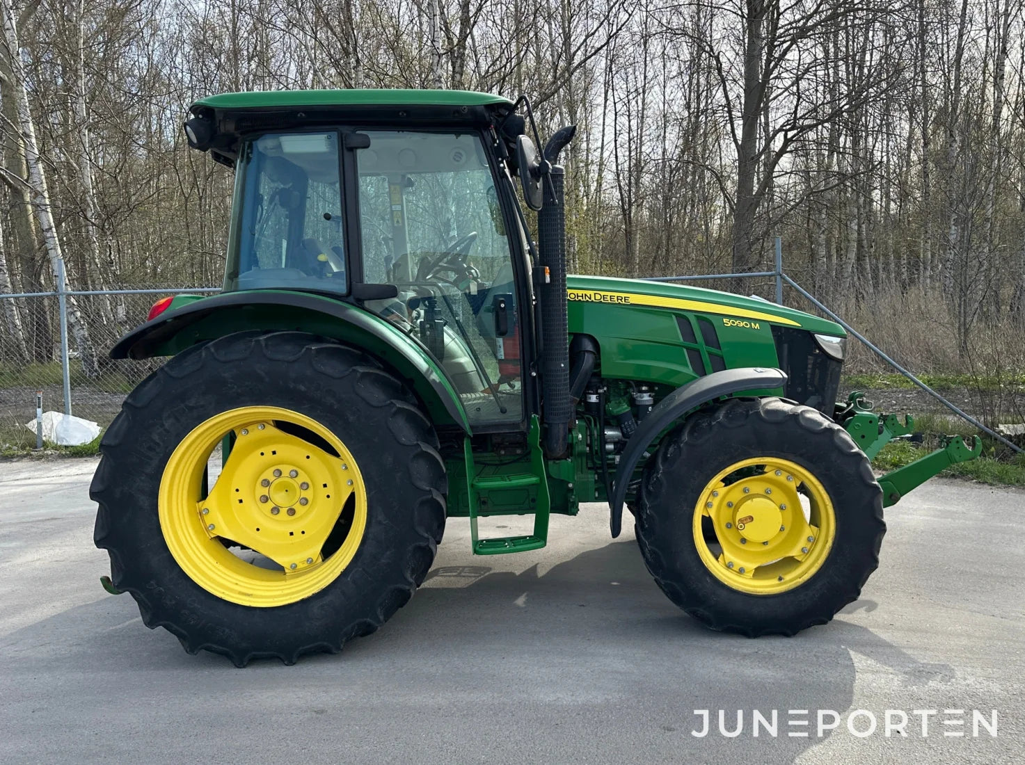 John Deere 5090M med frontlyft