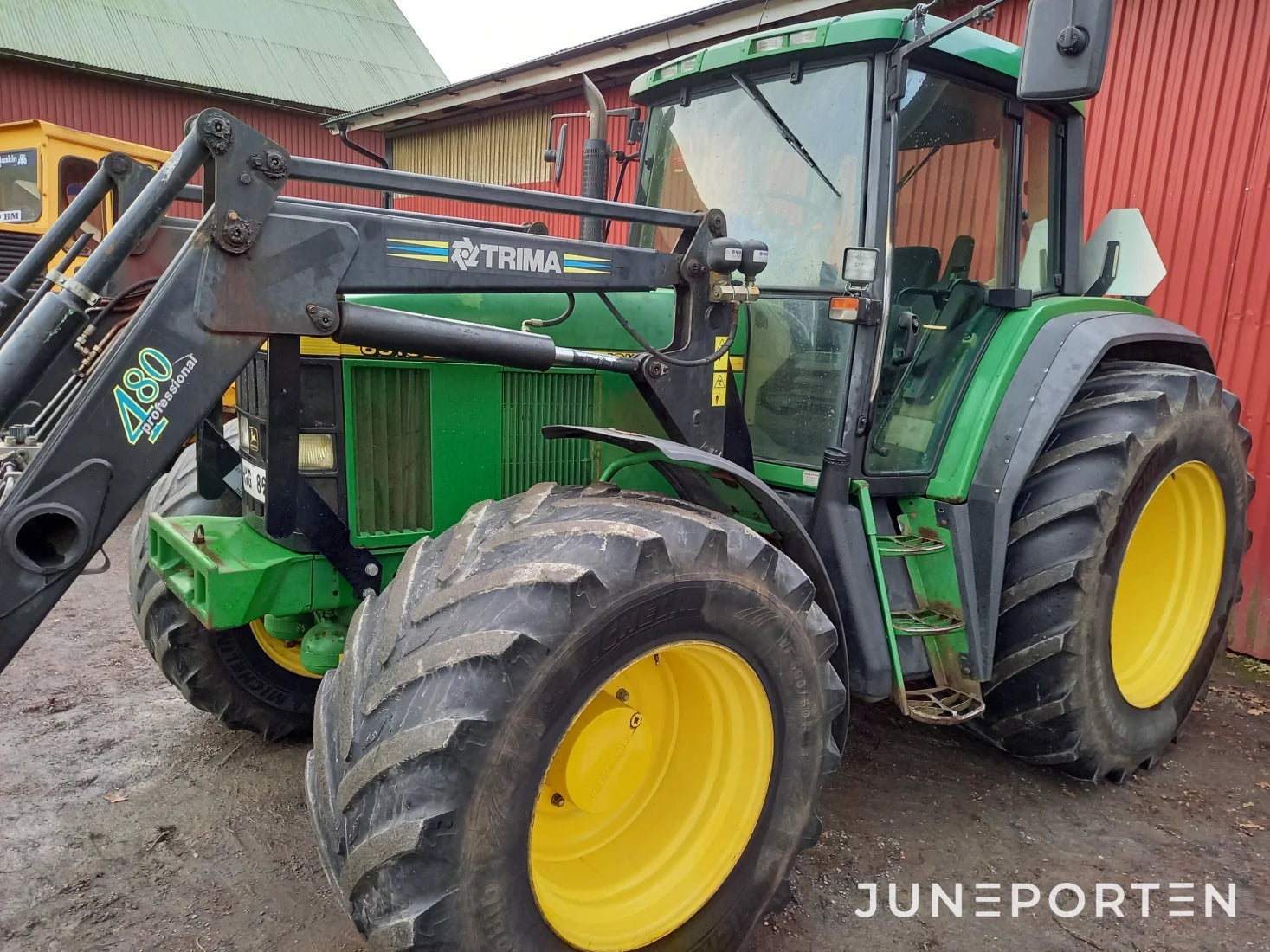 John Deere 6910 med lastare