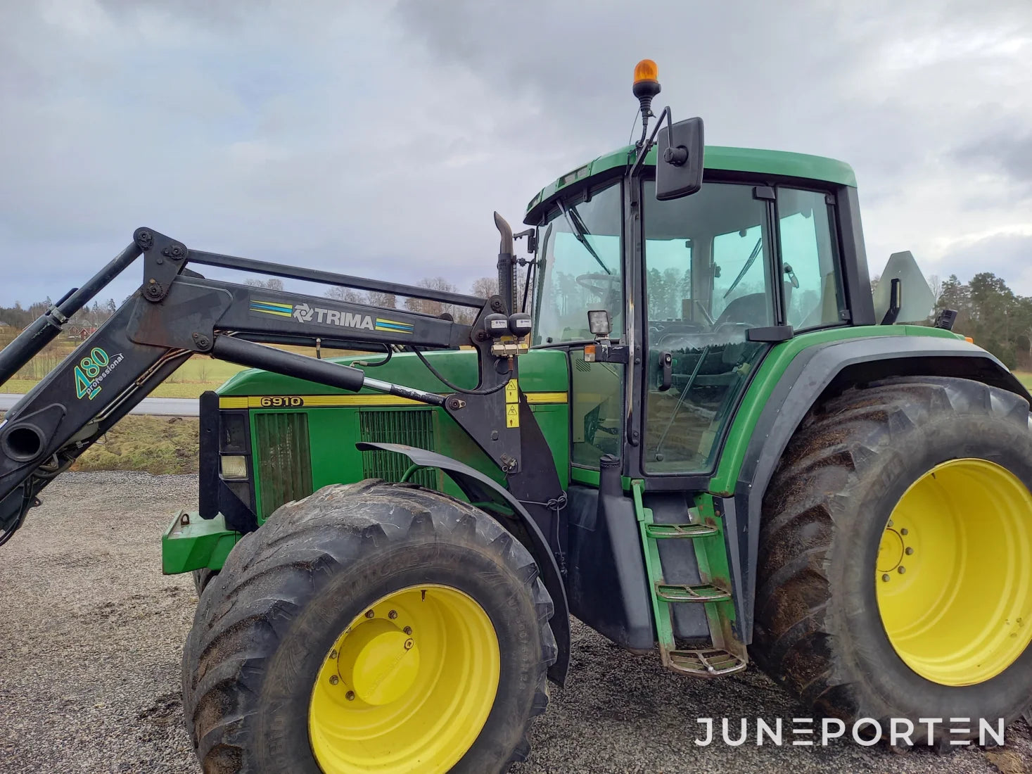 John Deere 6910 med lastare