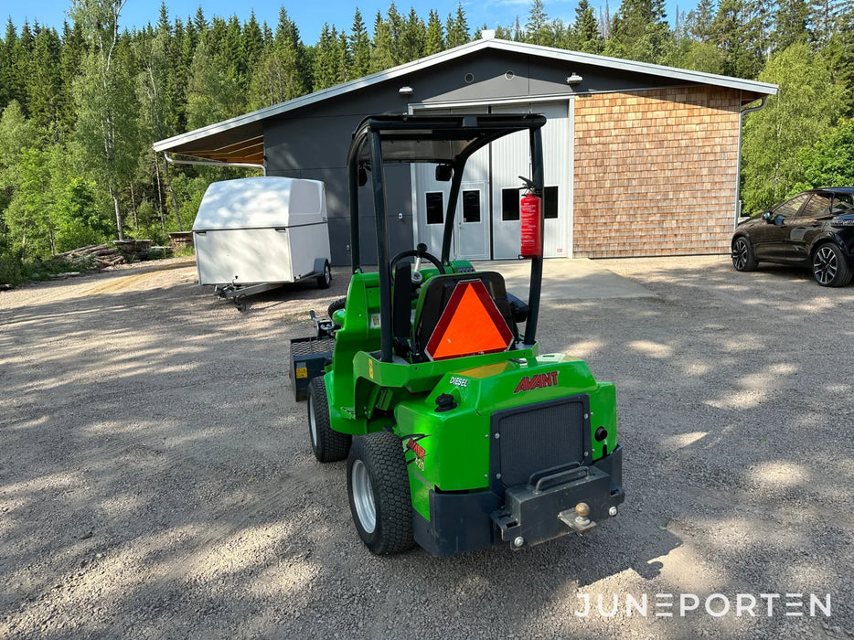 Kompaktlastare Avant 420 Med Redskap Skogs- & Lantbruksmaskiner