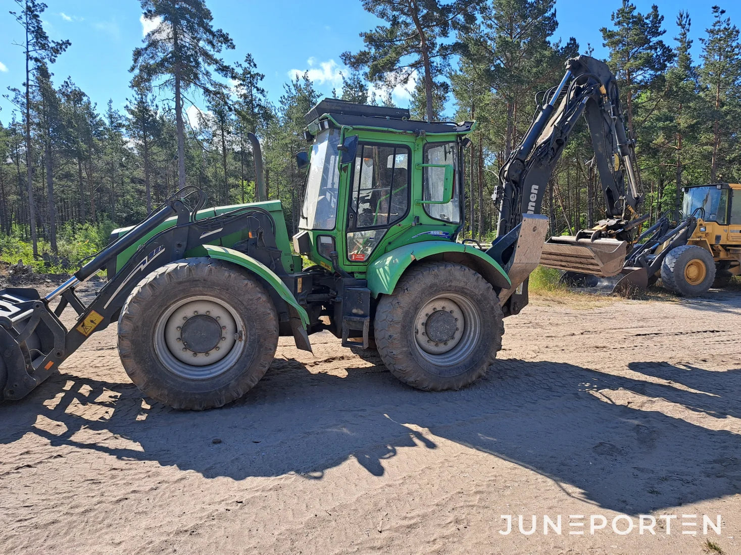 Traktorgrävare Lännen 860C med redskap