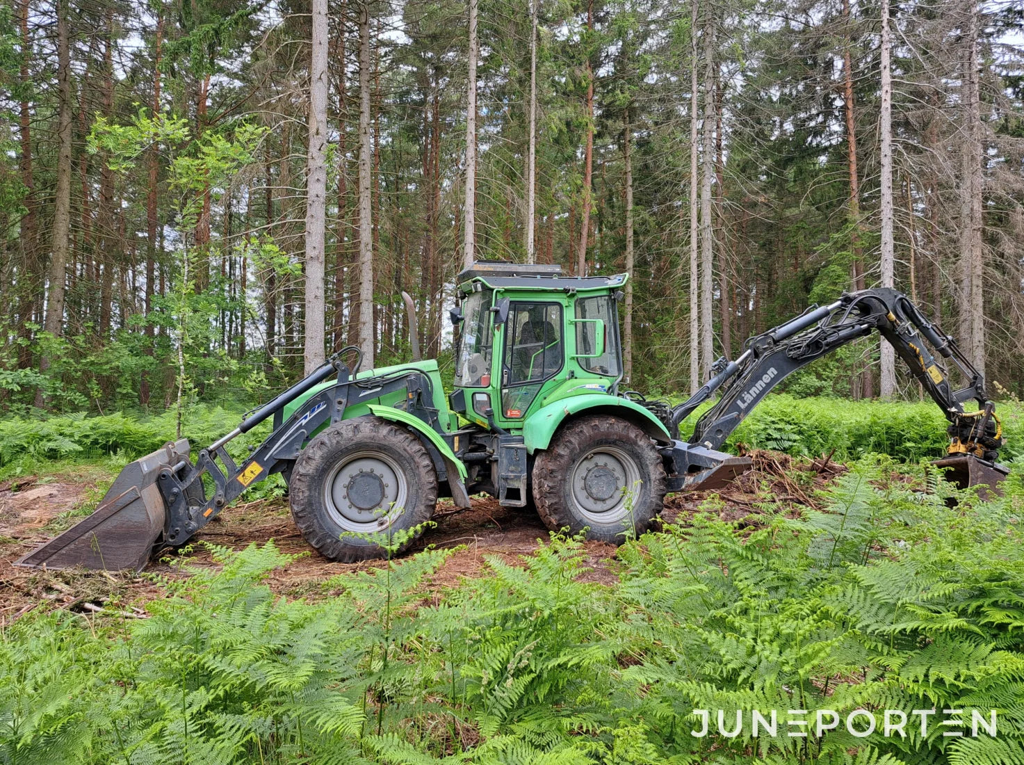 Traktorgrävare Lännen 860C med redskap